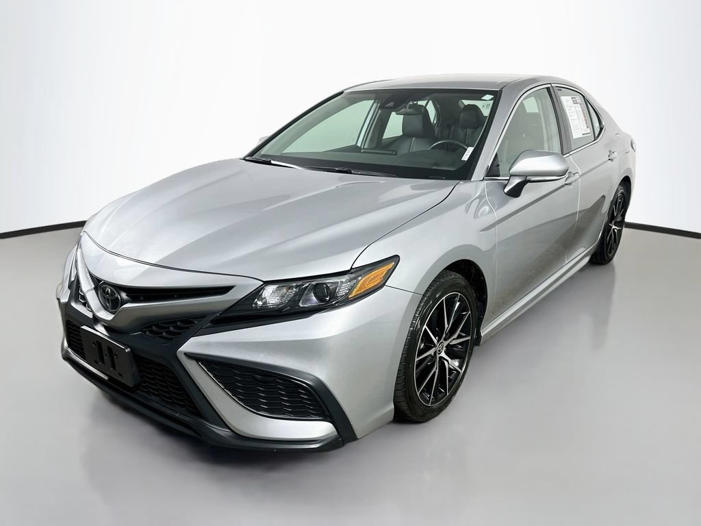 Used 2024 Toyota Camry SE FWD image 3