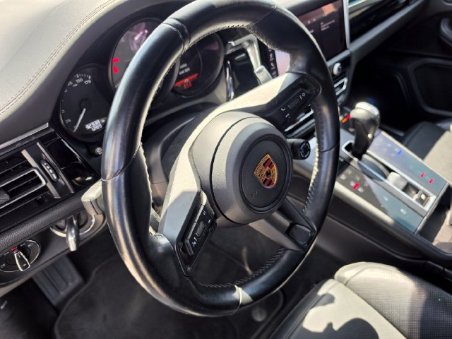 Used 2024 Porsche Macan S AWD/4WD image 16