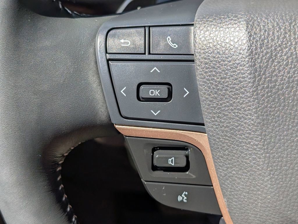 Used 2024 Toyota Crown Platinum AWD/4WD image 18