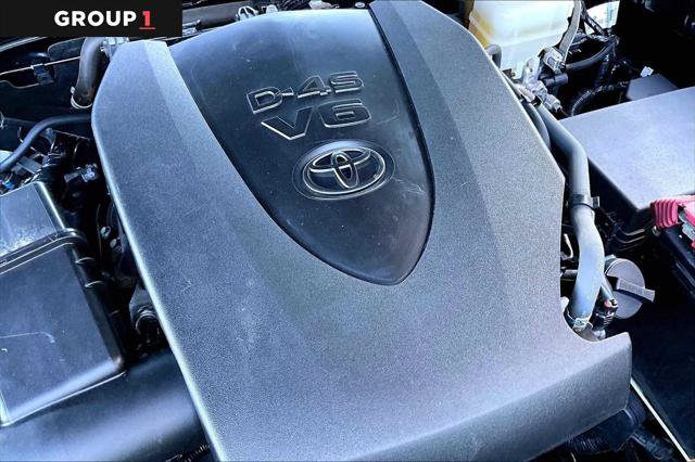 Certified 2019 Toyota Tacoma TRD Off-Road AWD/4WD image 31