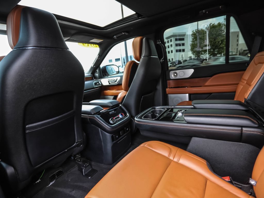Used 2019 Lincoln Navigator Reserve AWD/4WD image 21