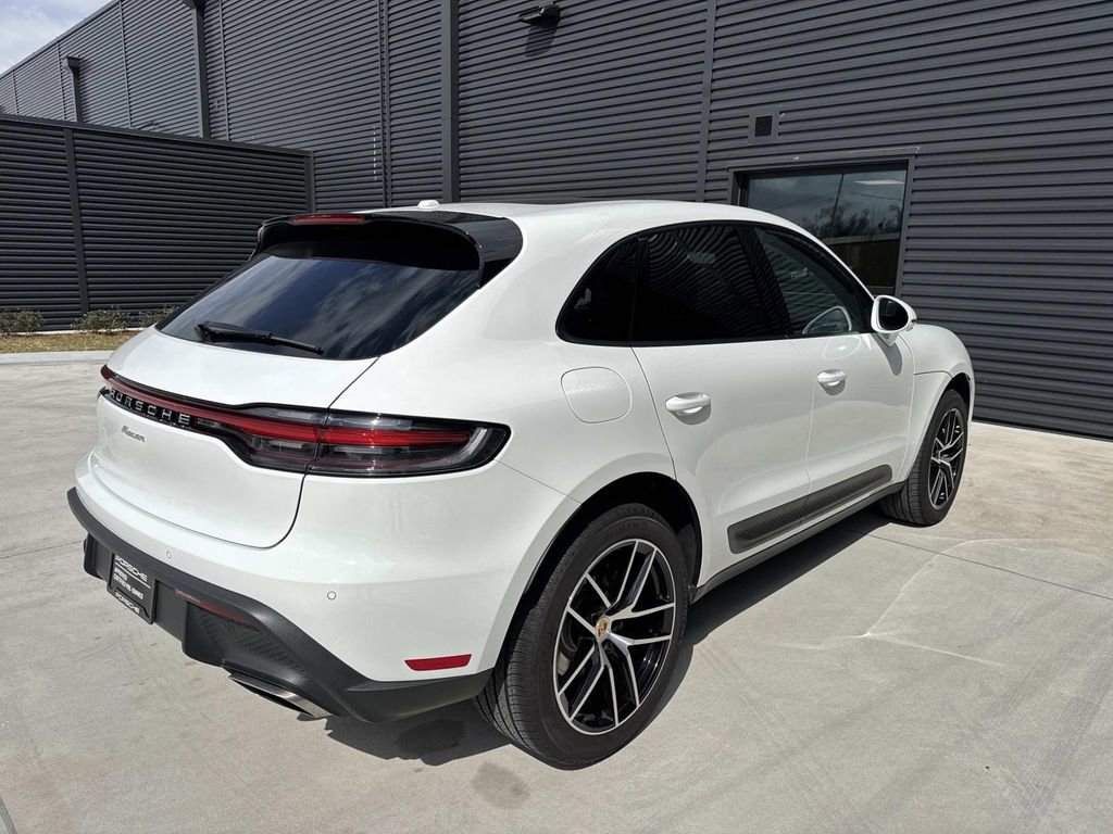 Certified 2025 Porsche Macan image 11