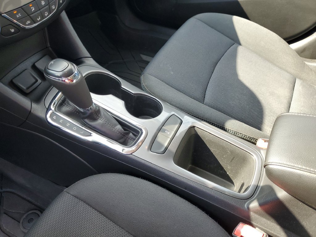 Used 2018 Chevrolet Cruze LT w/ Convenience Package FWD image 19