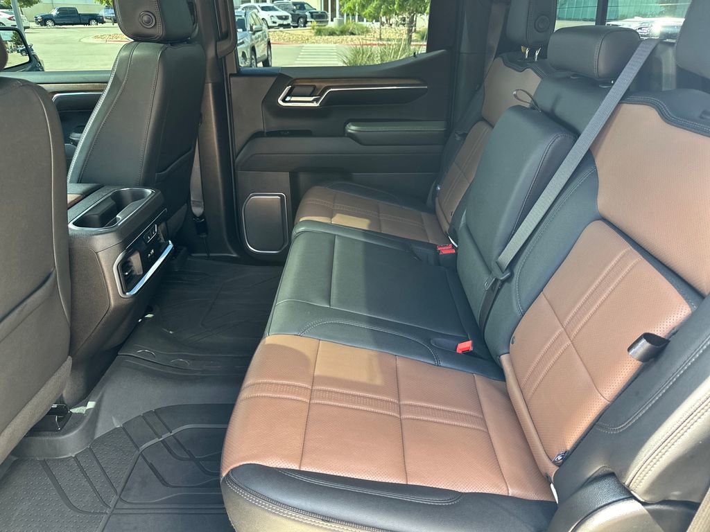 Used 2024 Chevrolet Silverado 1500 High Country w/ High Country Premium Package AWD/4WD image 32
