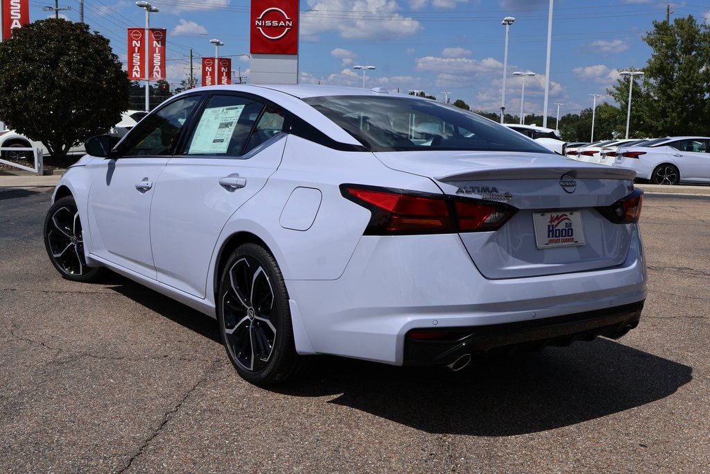 New 2025 Nissan Altima 2.5 SR image 2