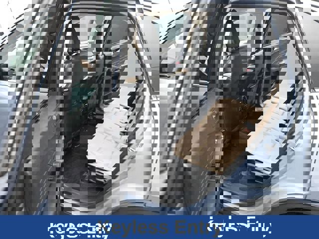 Used 2022 Ford Escape Titanium w/ Class II Trailer Tow Package image 18