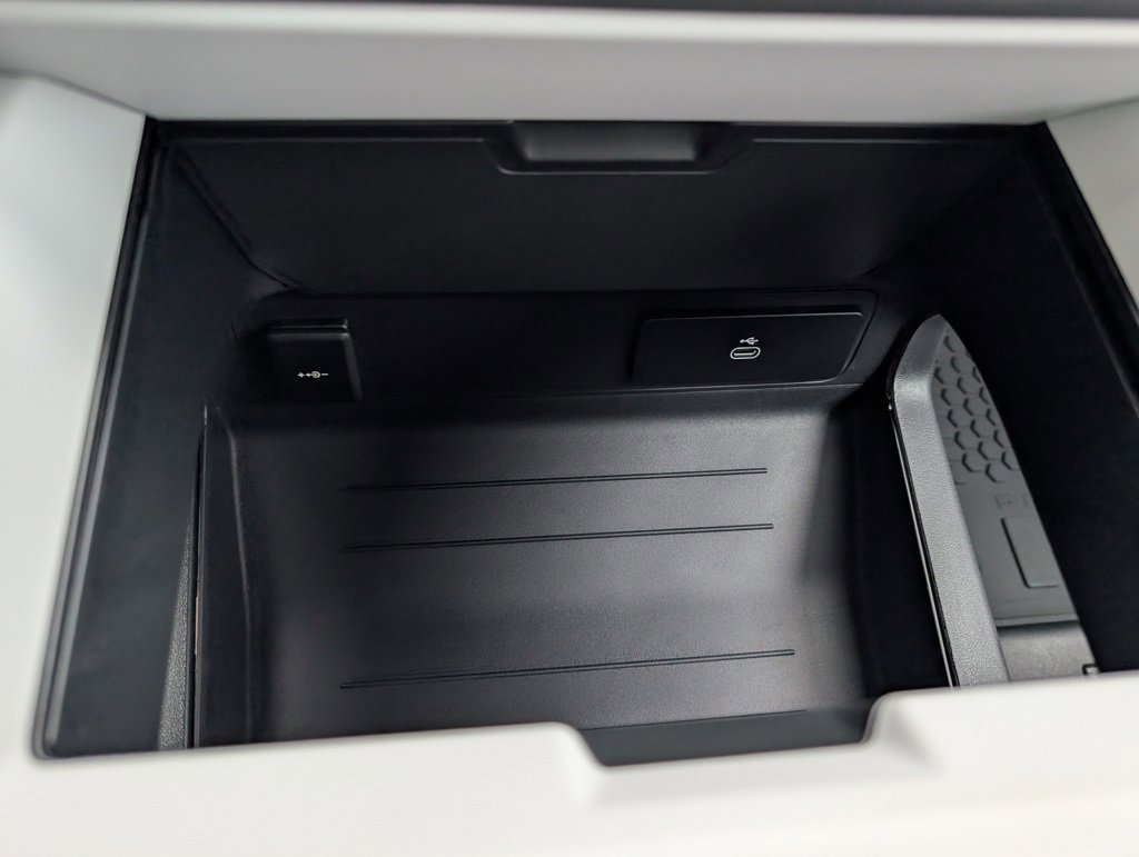 New 2026 Land Rover Defender 110 S image 20