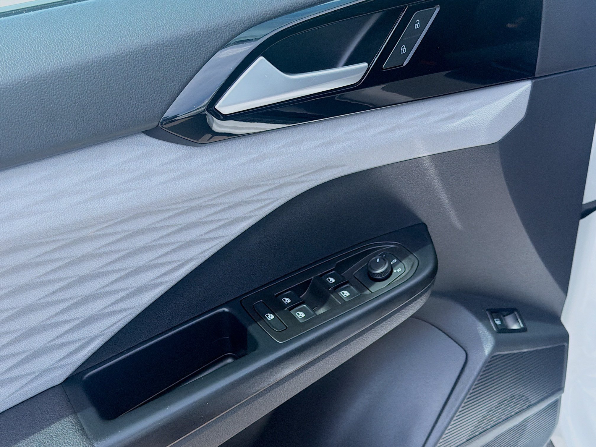 Certified 2023 Volkswagen Taos S FWD image 16