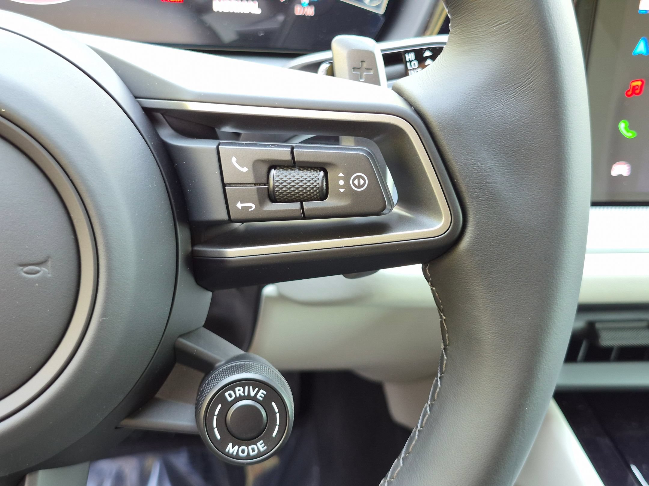 New 2026 Porsche Cayenne Coupe AWD/4WD image 10