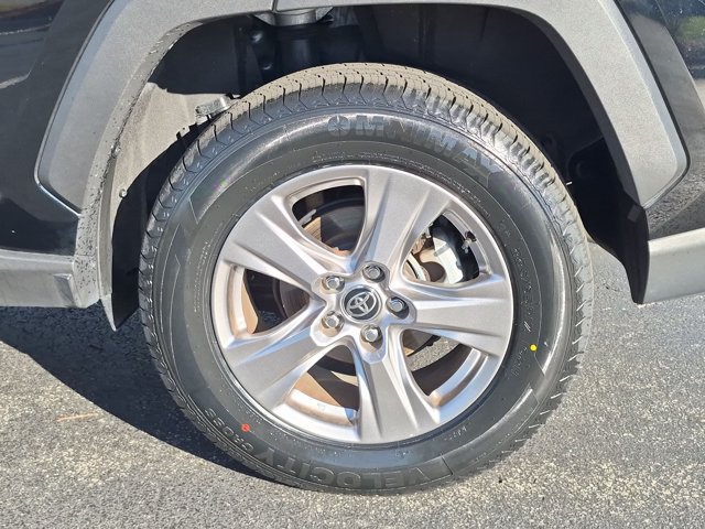Certified 2025 Toyota RAV4 LE AWD/4WD image 8