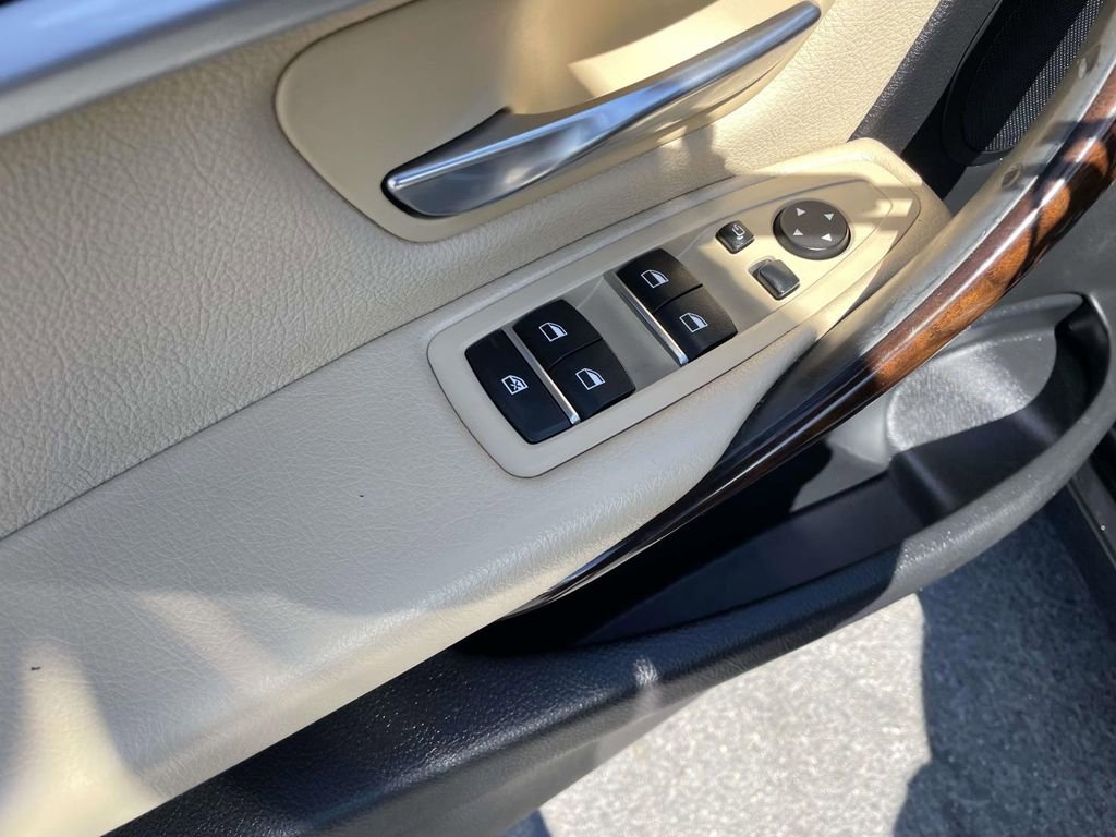 Used 2018 BMW 330i xDrive Sedan w/ Convenience Package image 27