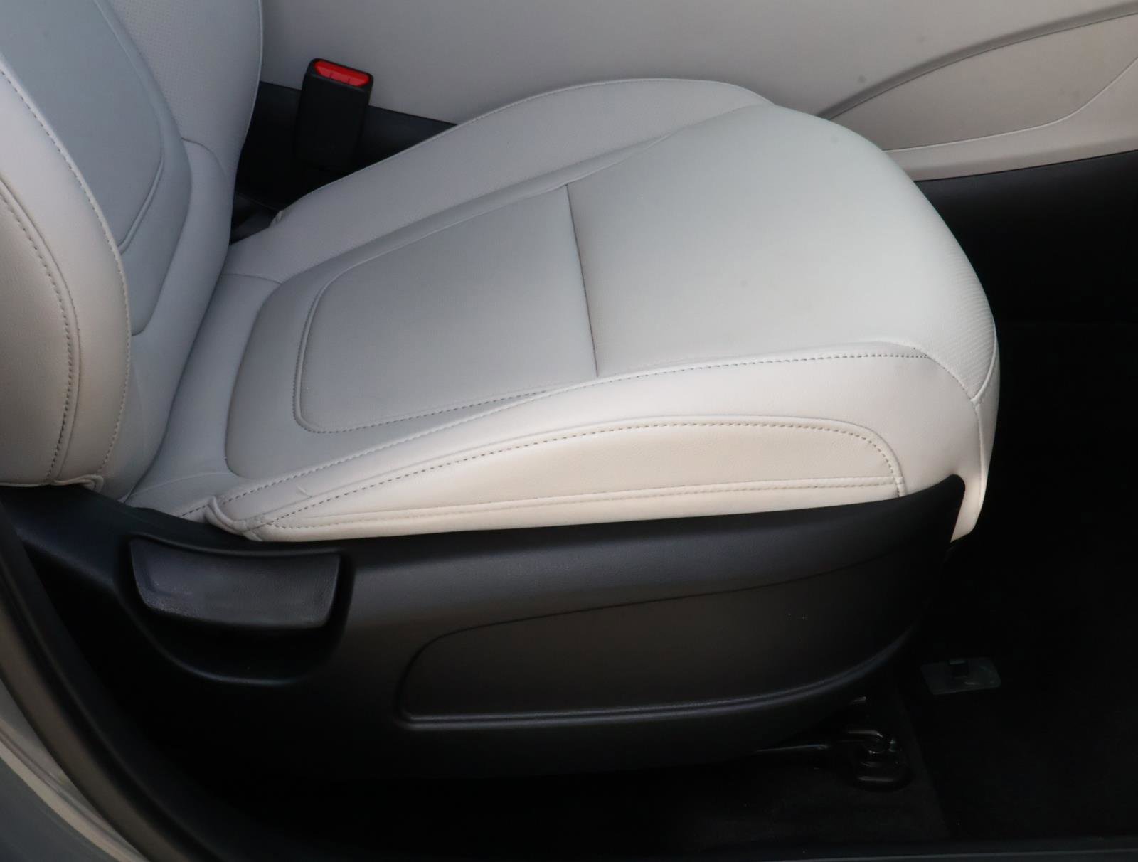 Used 2025 Hyundai Tucson SEL FWD image 19