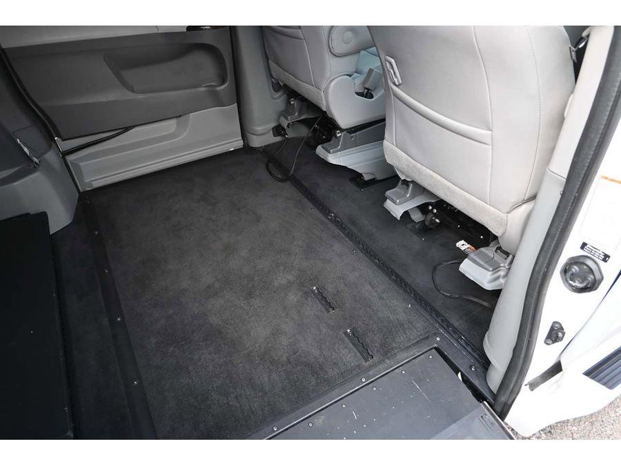 Used 2017 Toyota Sienna XLE Premium image 19