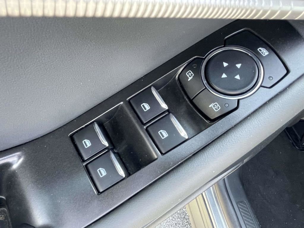 Used 2025 Ford Explorer Active AWD/4WD image 15