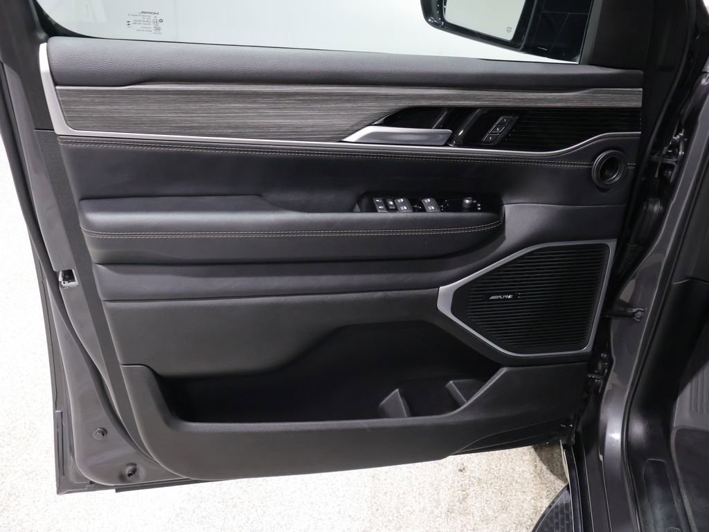 Used 2024 Jeep Wagoneer L Series III w/ Flexible Seating Group image 12