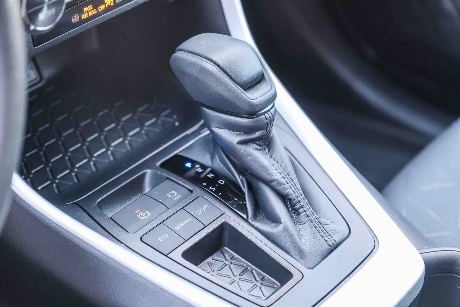 Certified 2025 Toyota RAV4 XLE FWD image 21