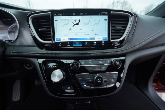 New 2026 Chrysler Pacifica Select FWD image 30