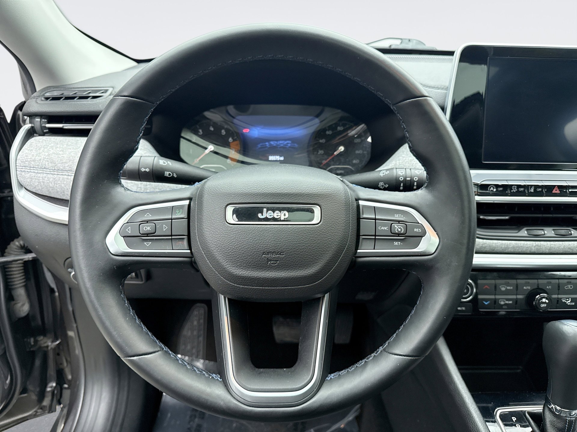 Used 2022 Jeep Compass Latitude w/ Sun and Sound Group AWD/4WD image 12