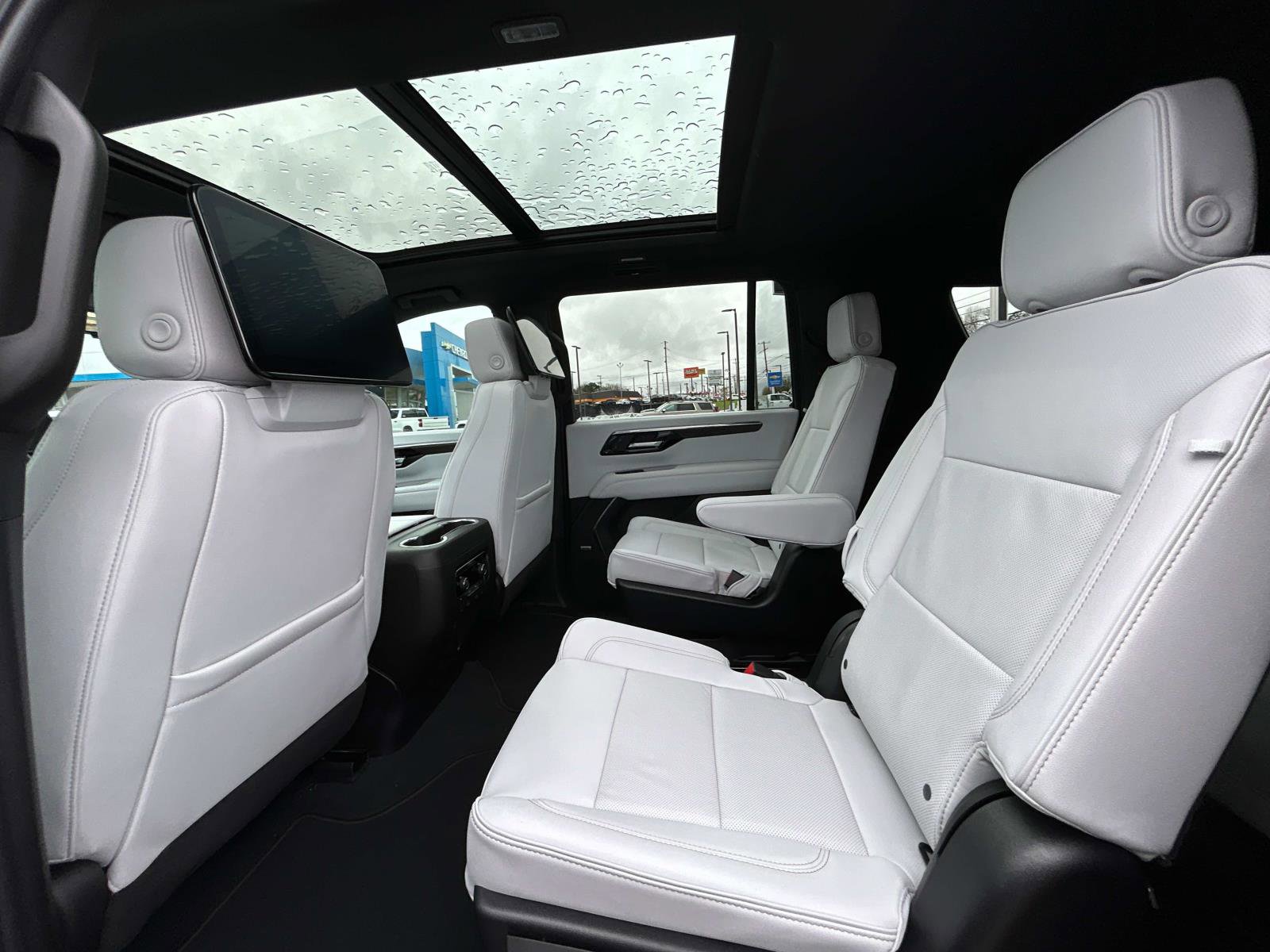 New 2025 Chevrolet Suburban Premier image 11