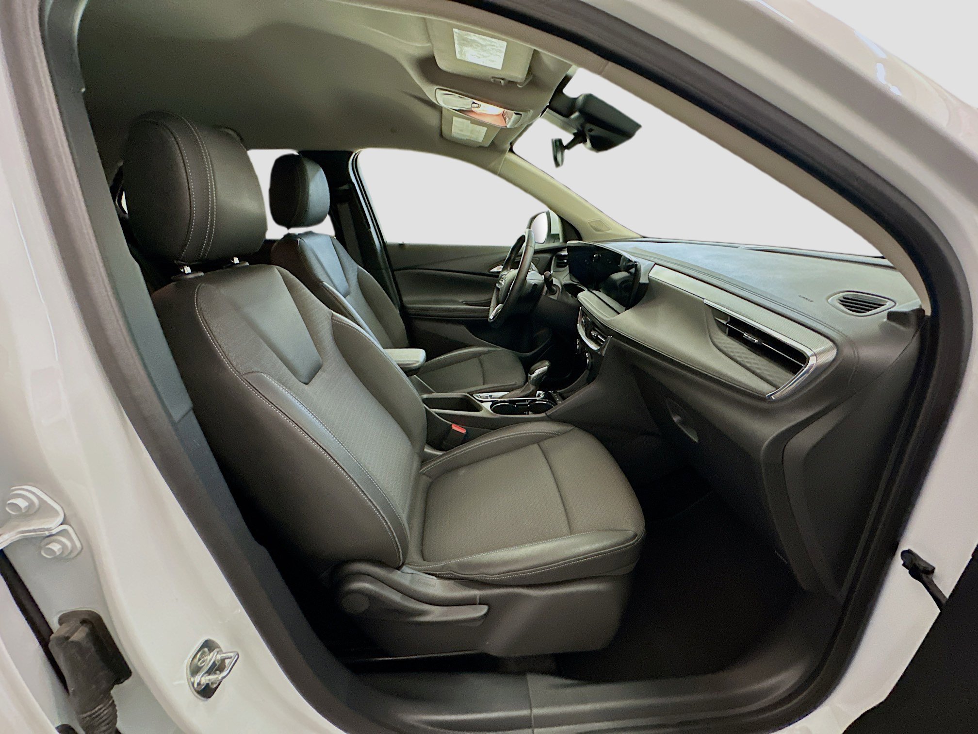 Used 2025 Buick Encore GX Preferred image 32