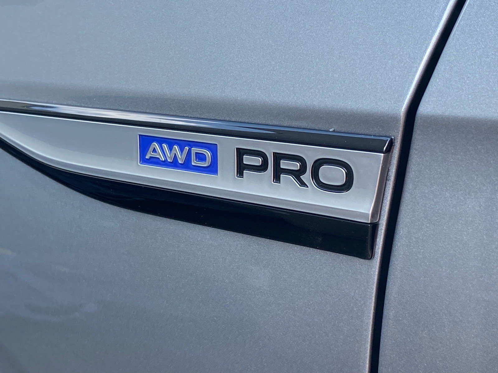 Certified 2023 Volkswagen ID.4 Pro AWD/4WD image 3