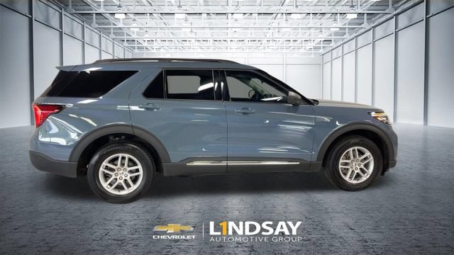 Used 2025 Ford Explorer Active AWD/4WD image 2