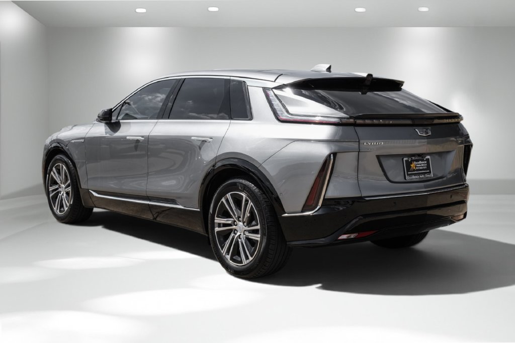 Used 2024 Cadillac Lyriq Luxury w/ LPO, Floor Liner Package RWD image 9