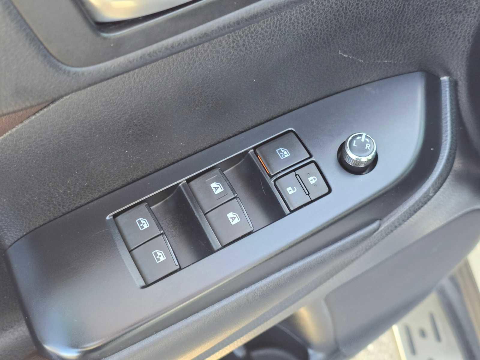 Used 2018 Toyota Highlander XLE image 26