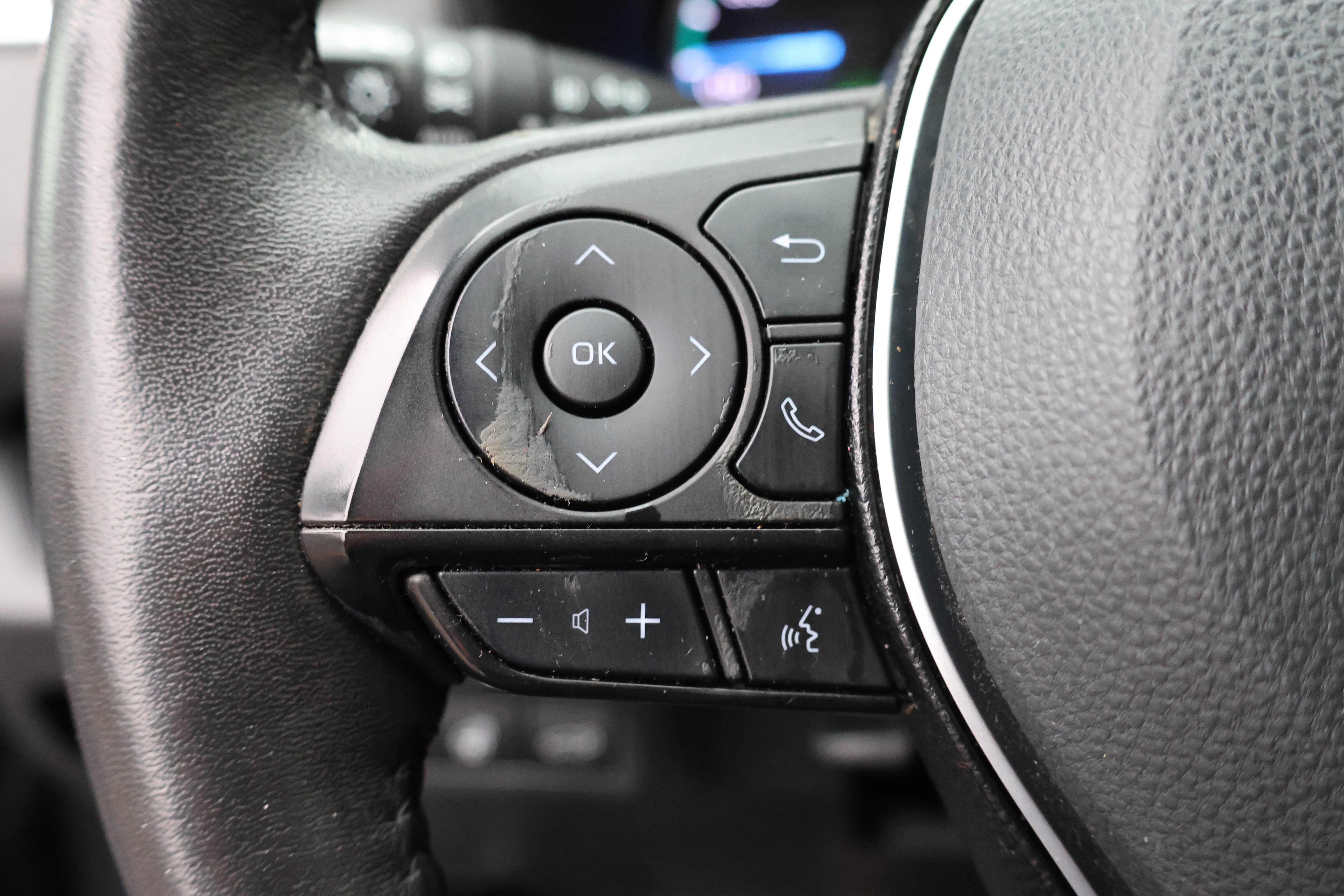 Used 2021 Toyota RAV4 XLE Premium AWD/4WD image 23