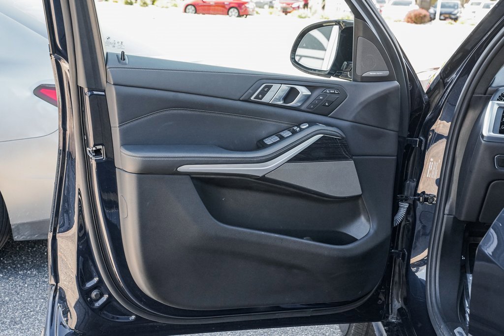 Used 2023 BMW X7 M60i image 8
