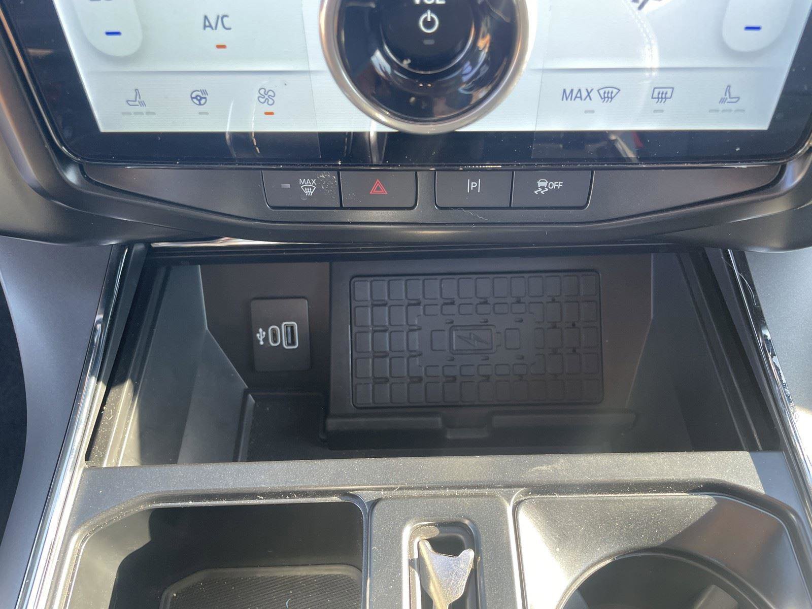 New 2025 Ford F150 Lightning Flash AWD/4WD image 21