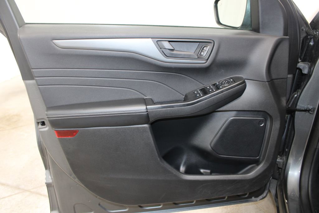 Used 2025 Ford Escape Active AWD/4WD image 17