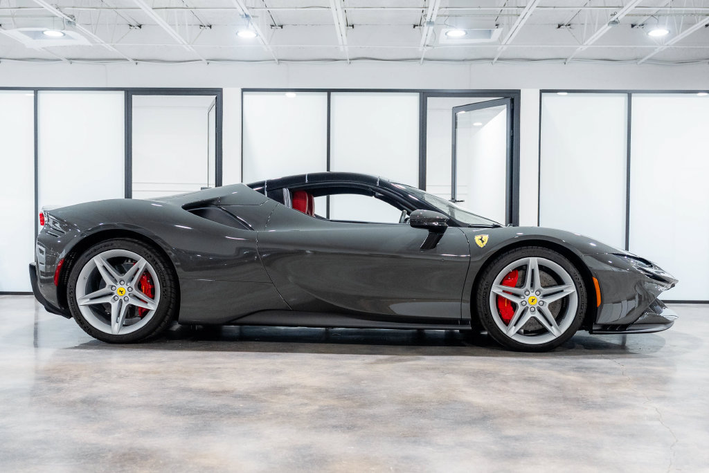 Used 2024 Ferrari SF90 Spider AWD/4WD image 2