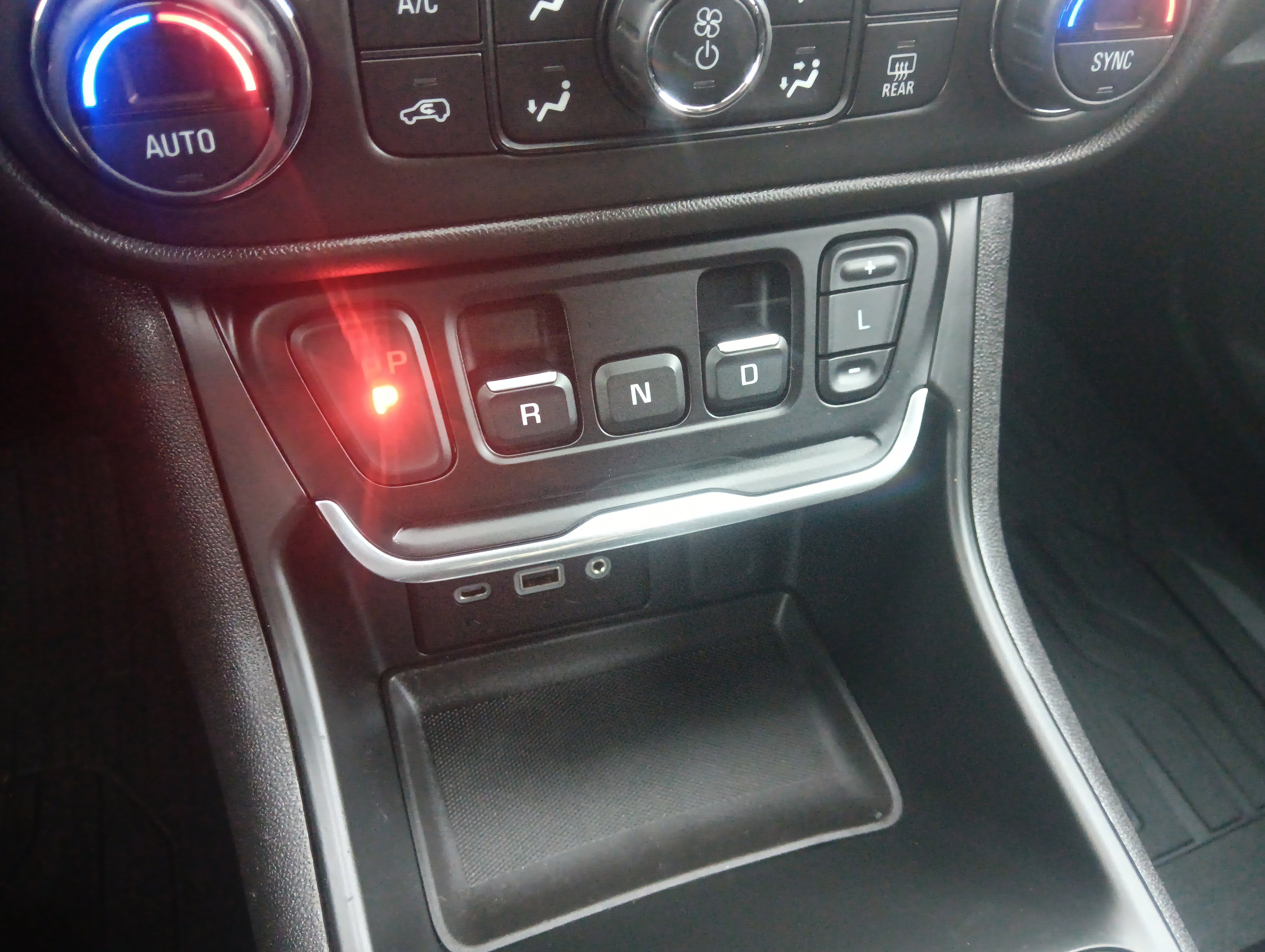 Used 2021 GMC Terrain SLE w/ Driver Convenience Package image 24