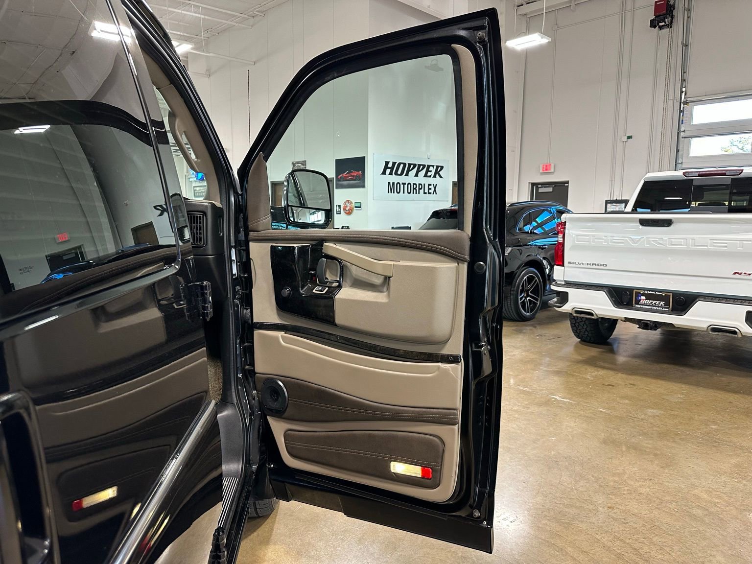 Used 2021 Chevrolet Express 2500 LS w/ Enhanced Convenience Package image 31