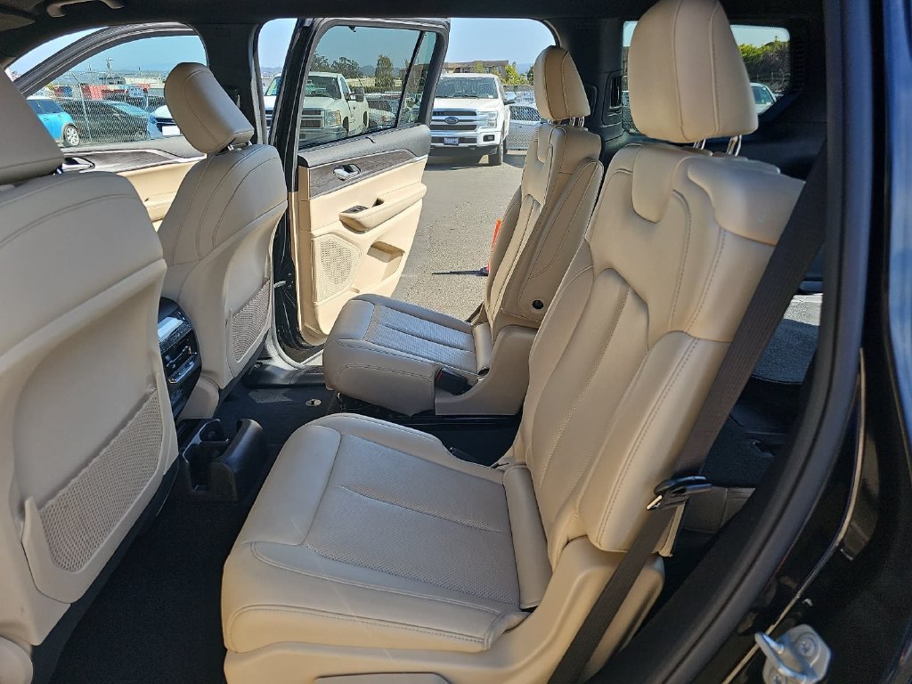 Used 2023 Jeep Grand Cherokee L Limited w/ Luxury Tech Group II AWD/4WD image 16