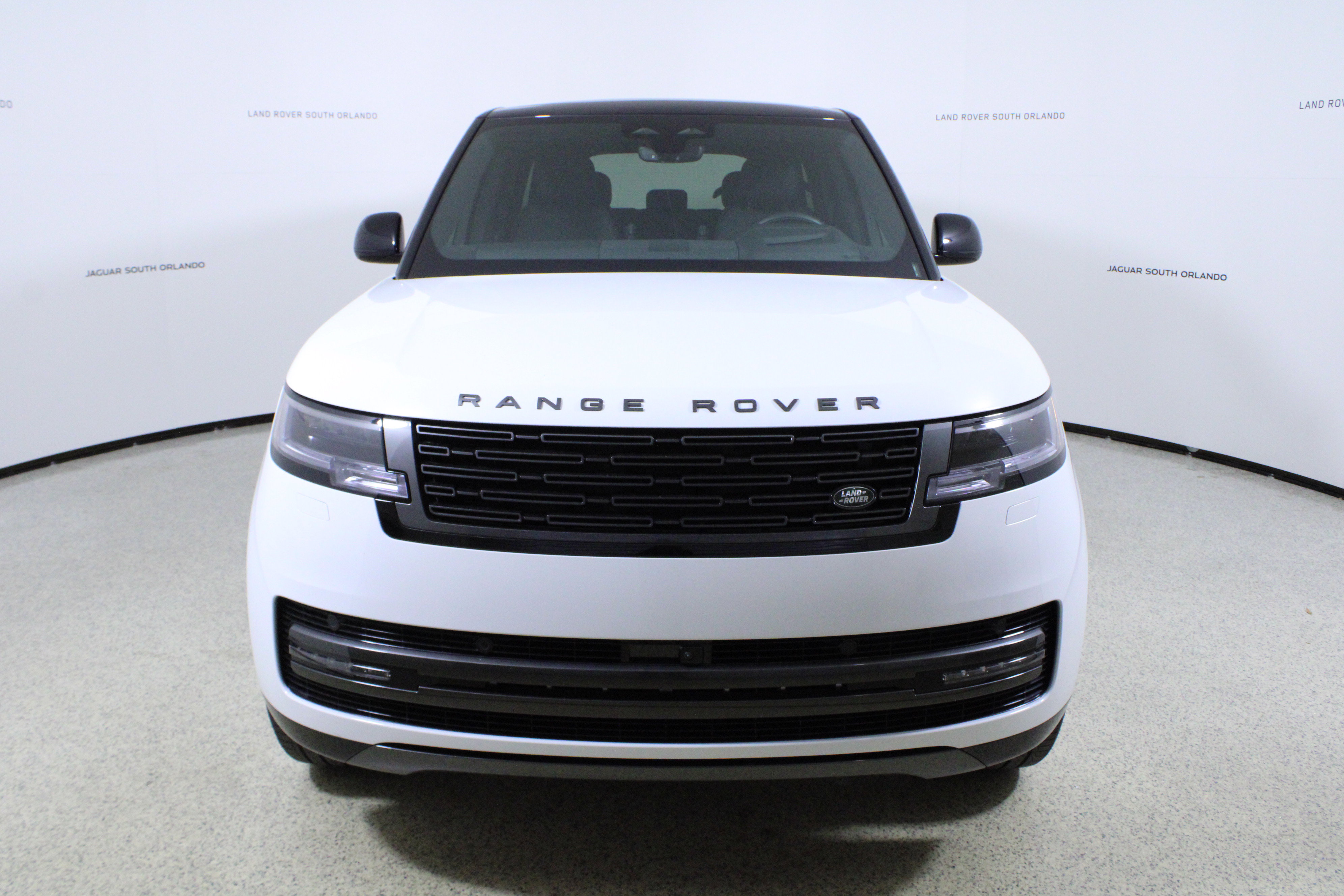 New 2026 Land Rover Range Rover SE image 2