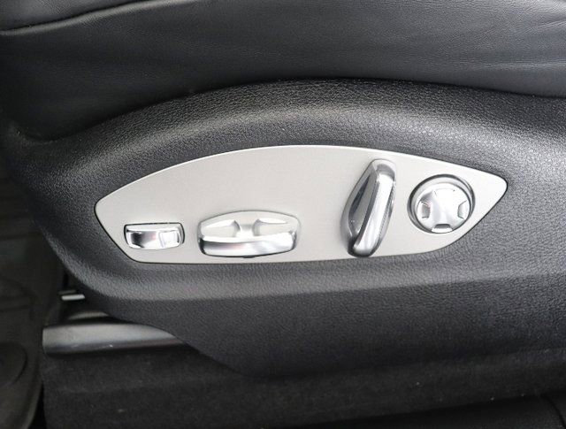 Used 2025 Porsche Macan image 14