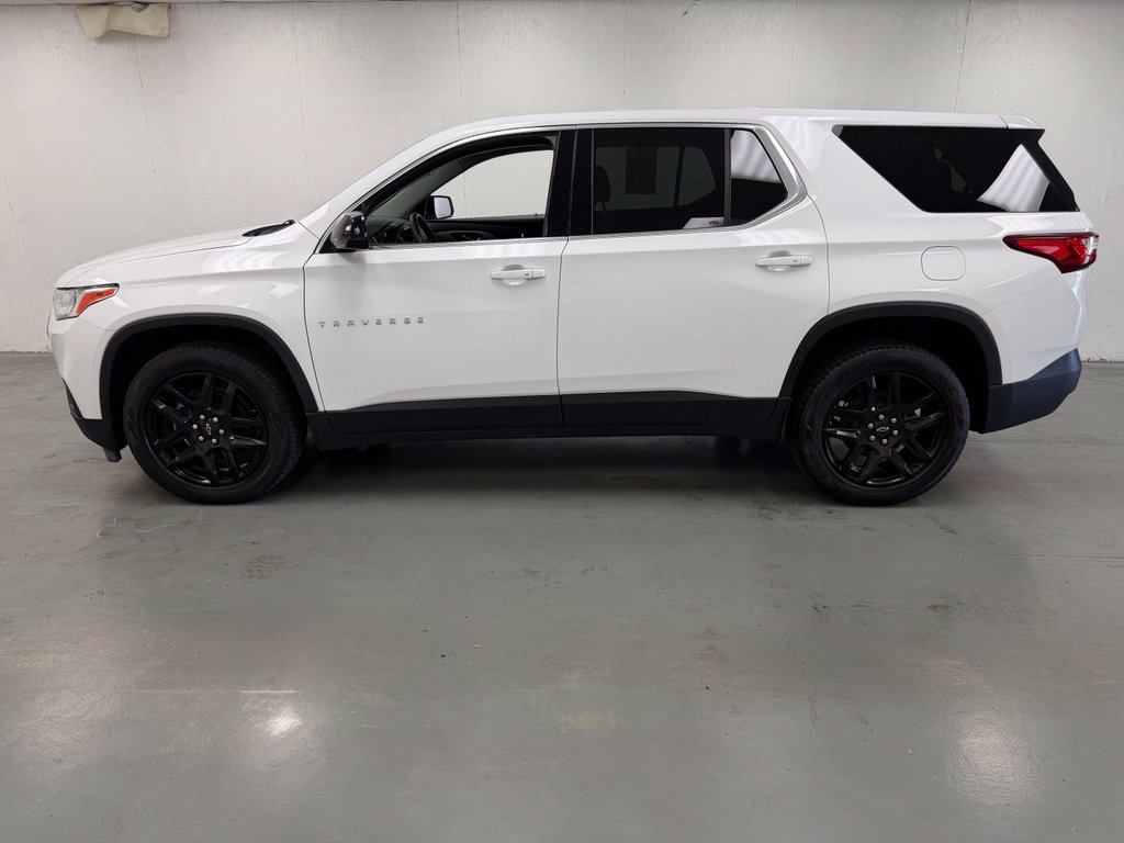 Used 2020 Chevrolet Traverse LS FWD image 2