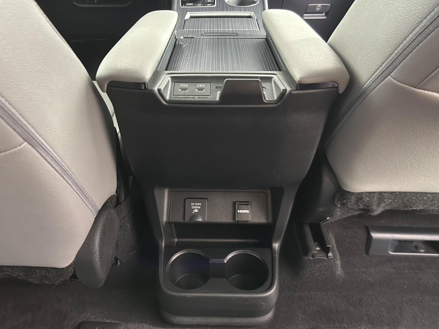 Used 2025 Toyota Sienna XLE w/ XLE Plus Package FWD image 20