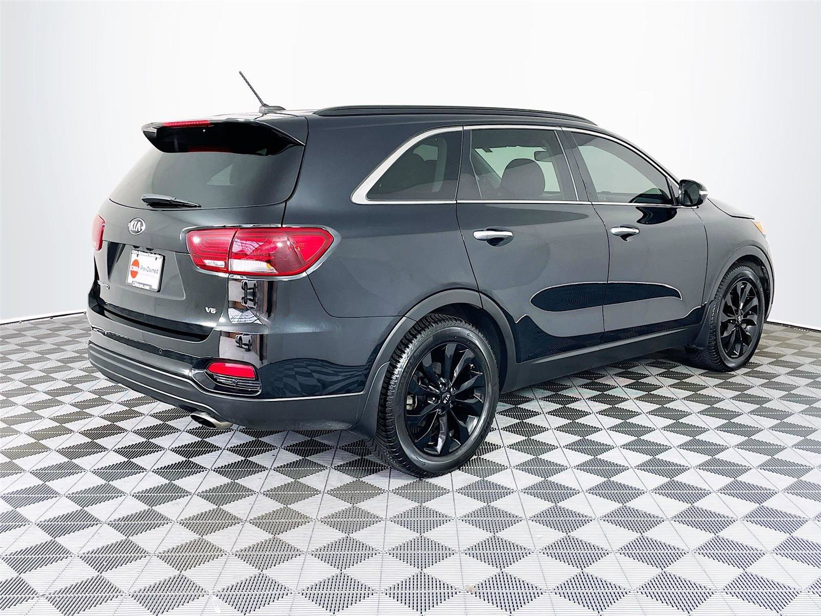 Used 2019 Kia Sorento S image 9