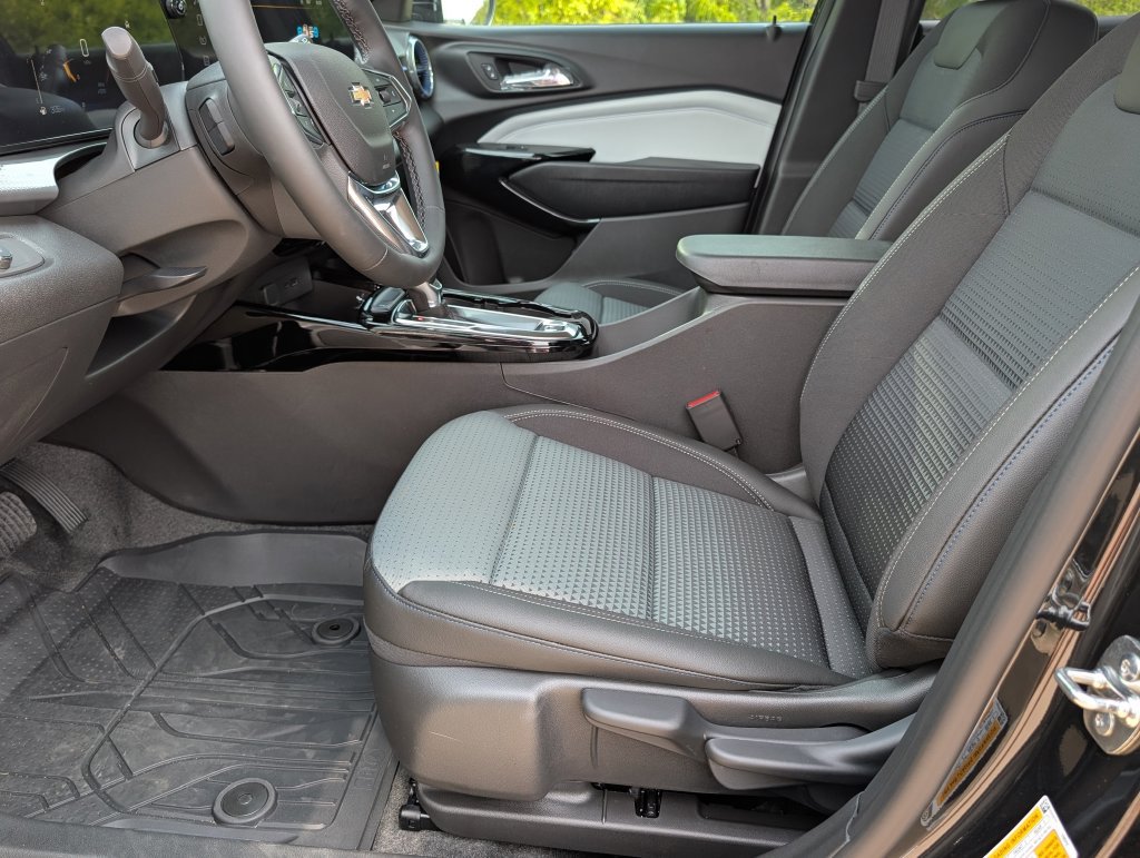 New 2026 Chevrolet Trax LT w/ Driver Confidence Package FWD image 9