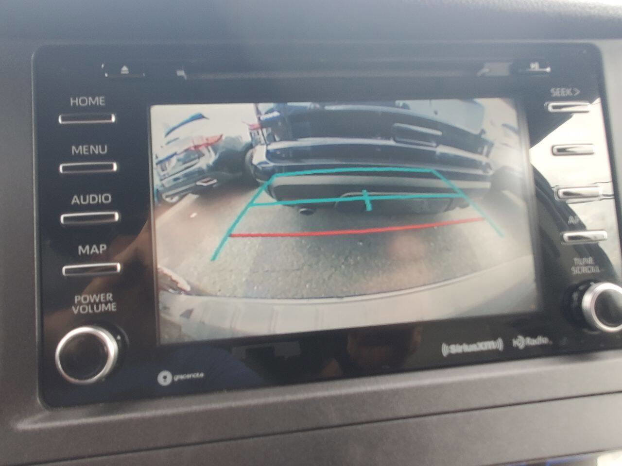 Used 2018 Toyota Sienna XLE Premium w/ Carpet Mat Package image 17