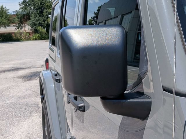 Used 2022 Jeep Wrangler Unlimited Sahara w/ Cold Weather Group AWD/4WD image 12