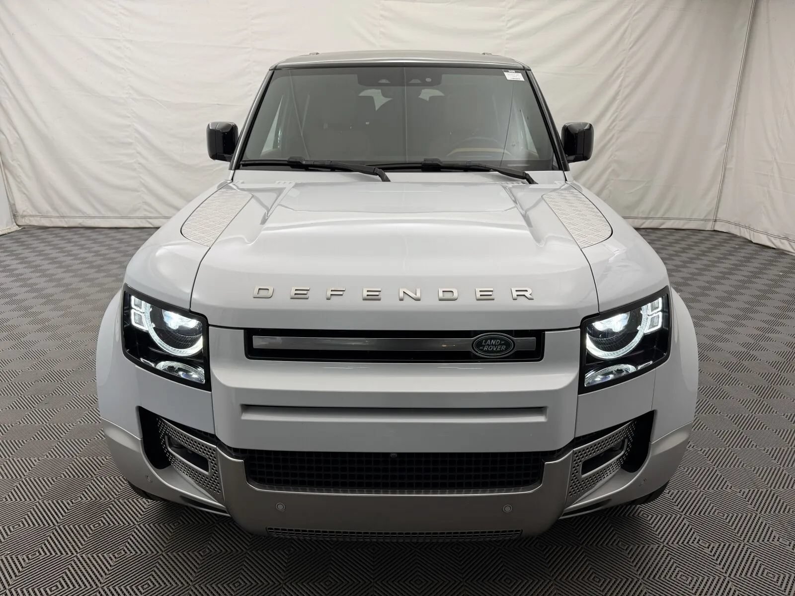 Used 2023 Land Rover Defender 130 SE AWD/4WD image 3