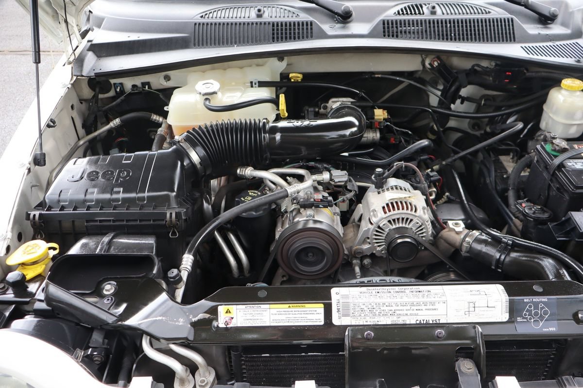Used 2006 Jeep Liberty Sport AWD/4WD image 36
