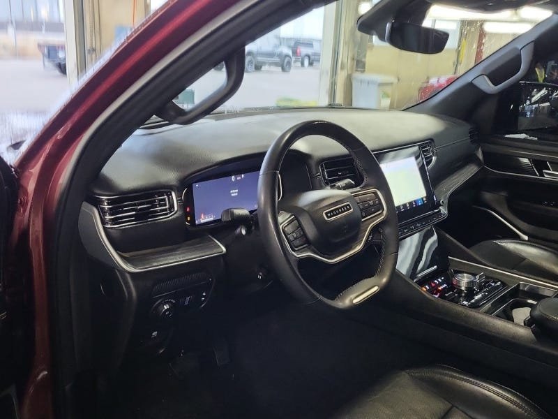 Used 2023 Jeep Wagoneer Series III w/ Rear Seat Video Group 1 image 8