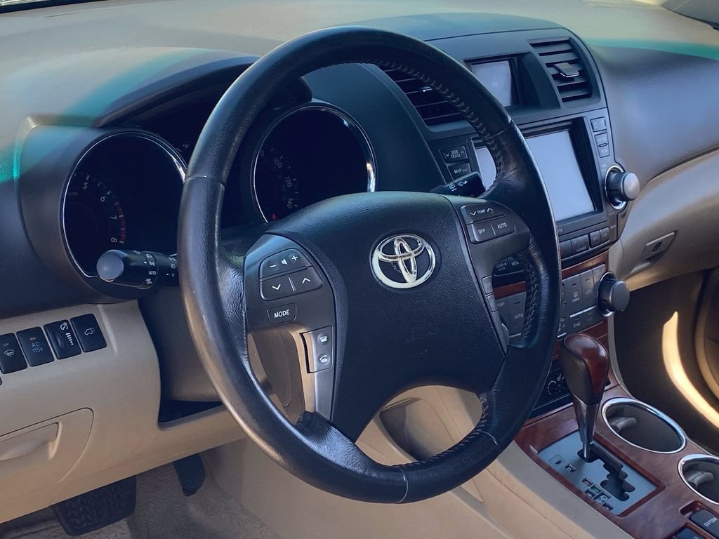 Used 2010 Toyota Highlander Limited FWD image 23