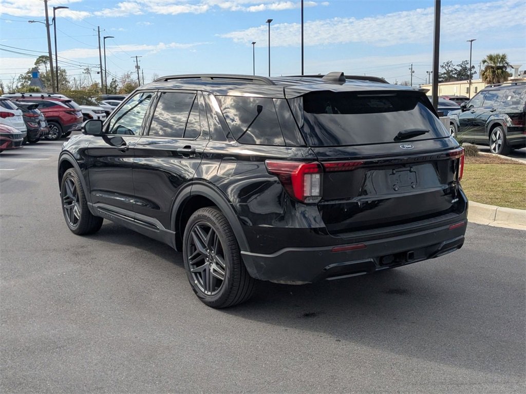 Used 2025 Ford Explorer ST-Line w/ ST-Line Street Pack image 8