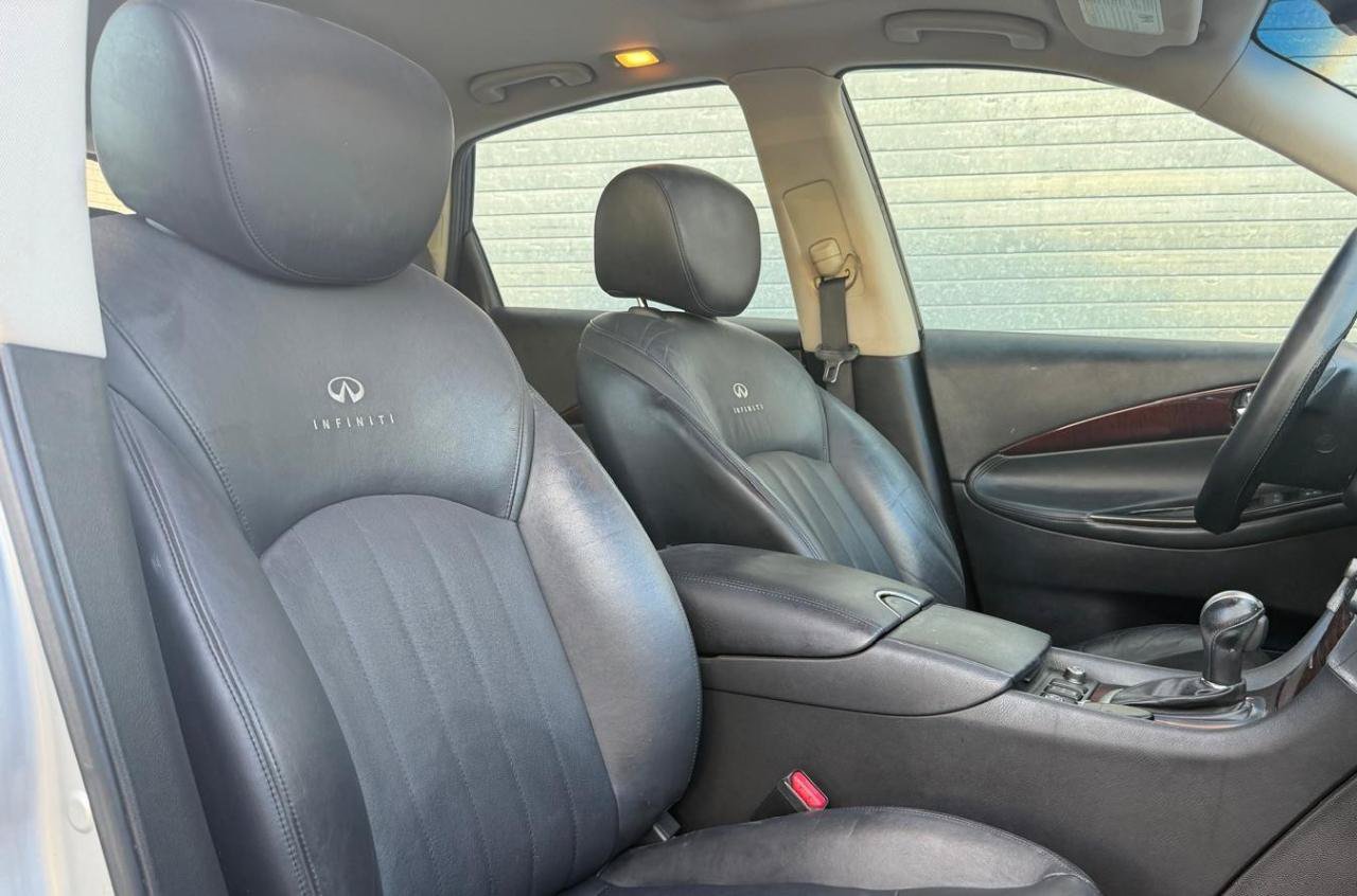 Used 2010 INFINITI EX35 Journey RWD image 16